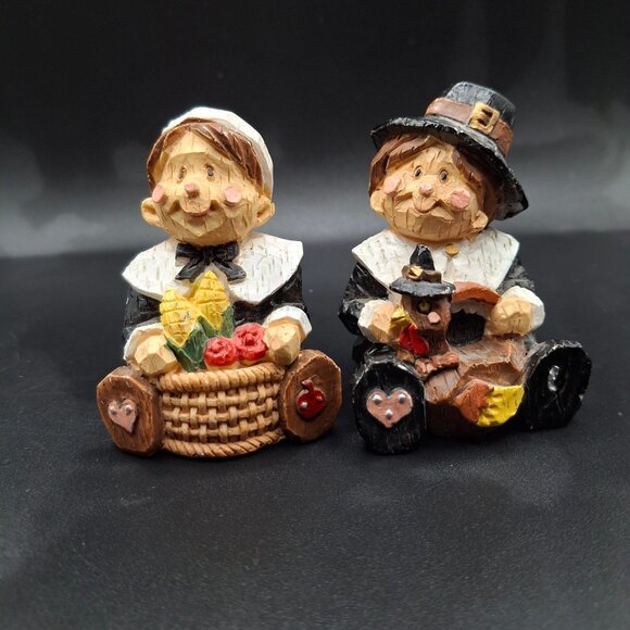 Vintage Carved Wood Looking Resin Handcrafted Pilgrim Couple Figurines - Picture 1 of 5